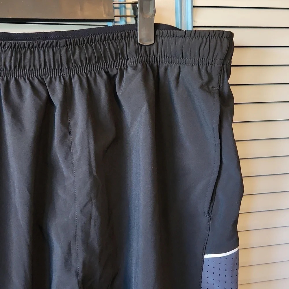Final Sale Russell Black Athletic Shorts - Picture 4 of 12